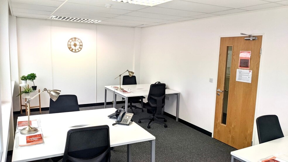 22 Addiscombe Rd, Croydon for lease - Interior Photo - Image 3 of 9