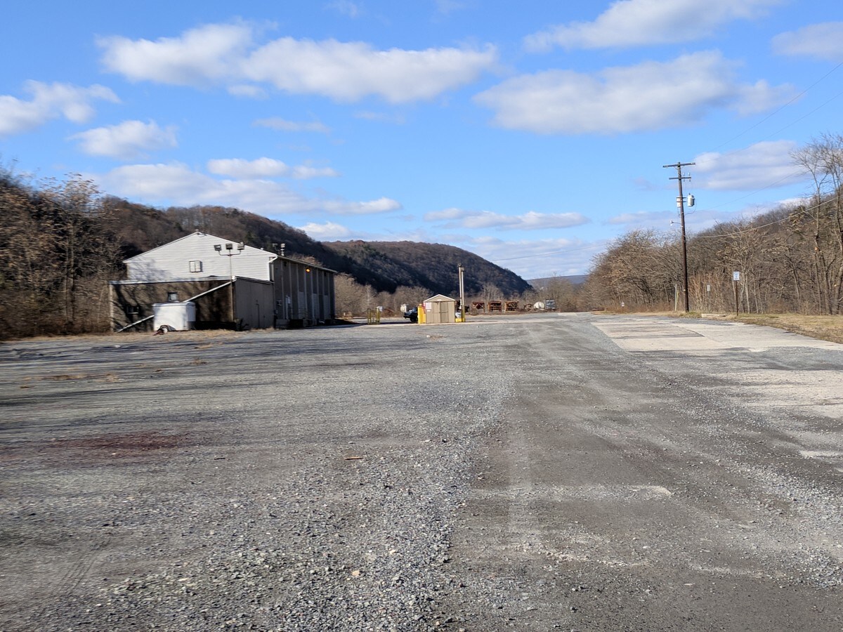 125 Rock Hill Rd, Parryville, PA 18244