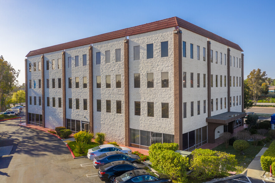 550 W Vista Way, Vista, CA for lease - Building Photo - Image 3 of 4