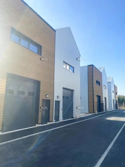 Flex in Bagnolet for lease - Building Photo - Image 1 of 10