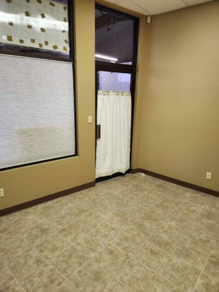 240 Windermere Blvd, Alexandria, LA for lease - Building Photo - Image 2 of 4