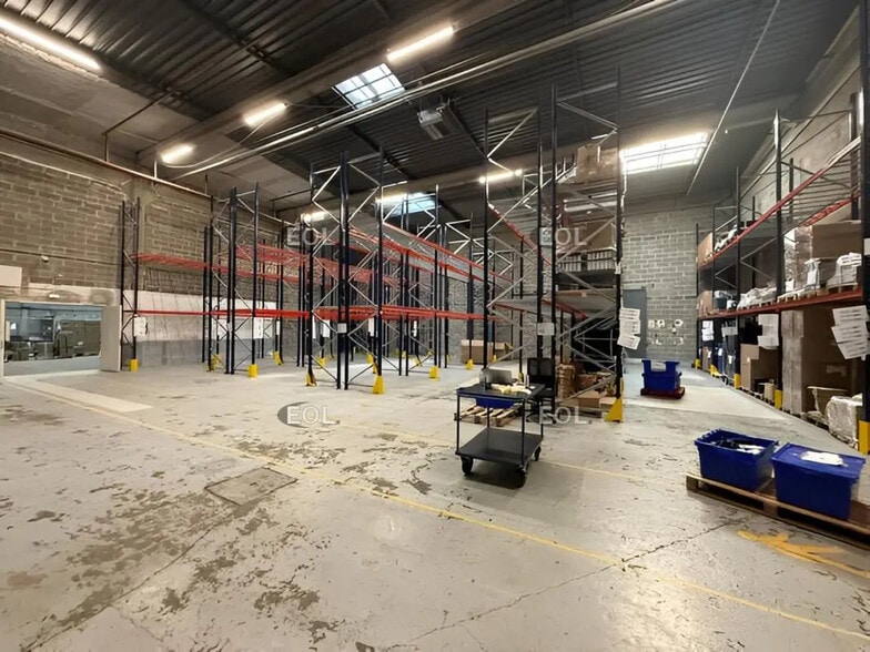 Industrial in Villejust for lease - Building Photo - Image 3 of 8