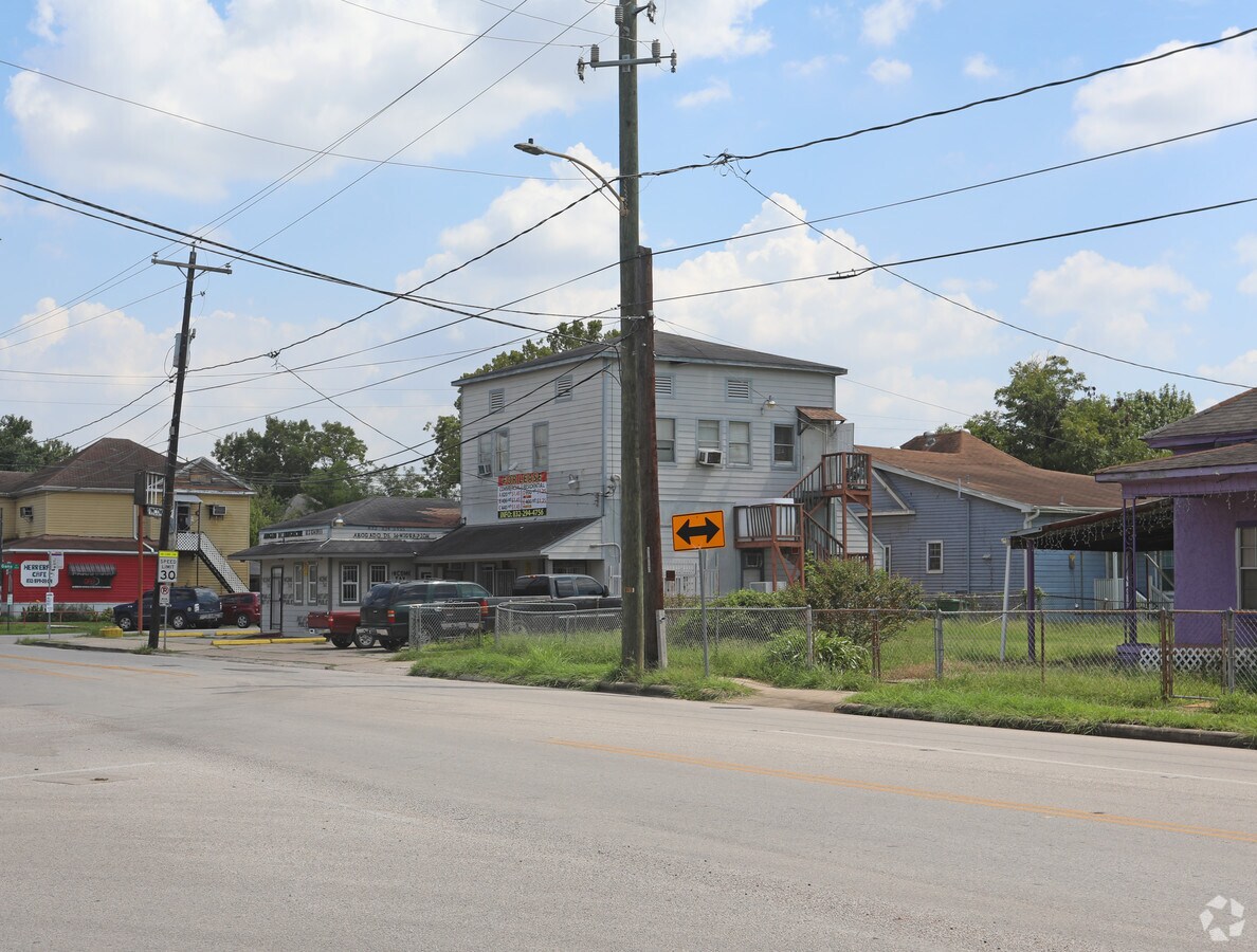 1246 Lorraine St, Houston, TX 77009