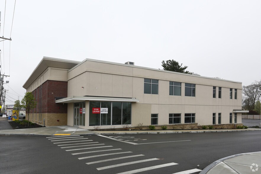 661 Centre St, Brockton, MA for lease - Primary Photo - Image 1 of 29