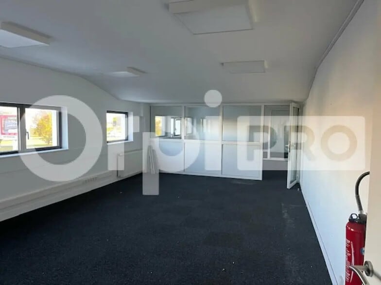 Office in Périgny for lease - Interior Photo - Image 1 of 3