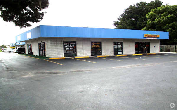 808 E Vine St, Kissimmee, FL for lease - Building Photo - Image 2 of 4