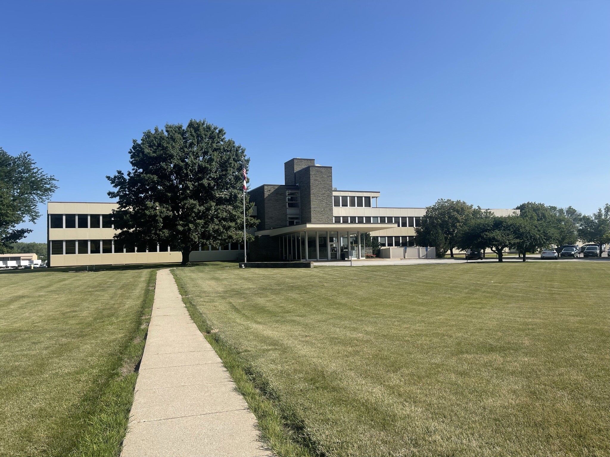 1901 Bell Ave, Des Moines, IA for lease Building Photo- Image 1 of 3