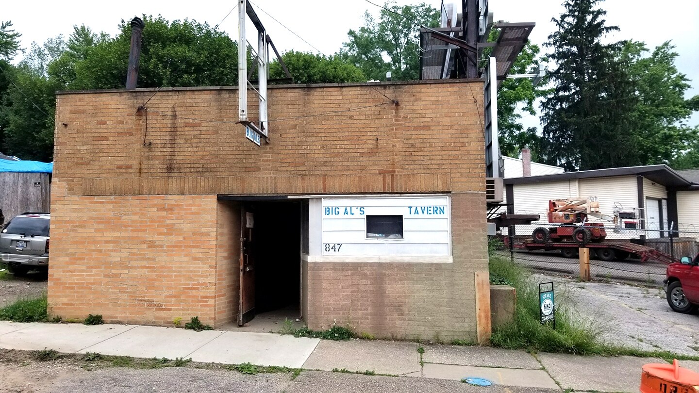 Retail in Akron, OH for sale Primary Photo- Image 1 of 1