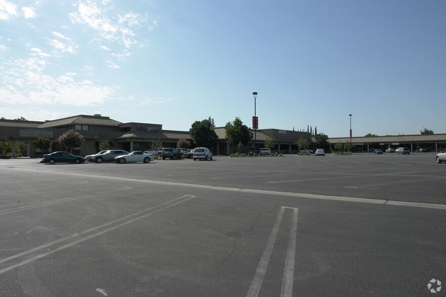 6670 N Cedar Ave, Fresno, CA for lease - Building Photo - Image 2 of 6