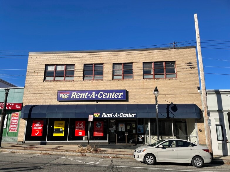 1237 Main St, West Warwick, RI for sale - Building Photo - Image 1 of 1