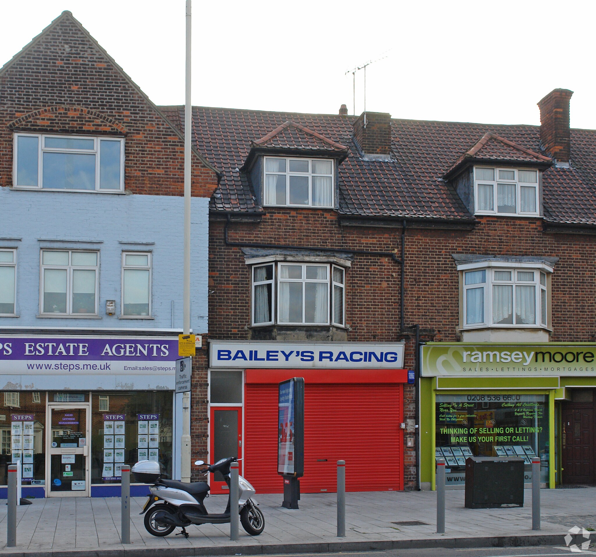 296 296a Heathway Dagenham Shop Retail Storefront For Rent 740 Sq Ft