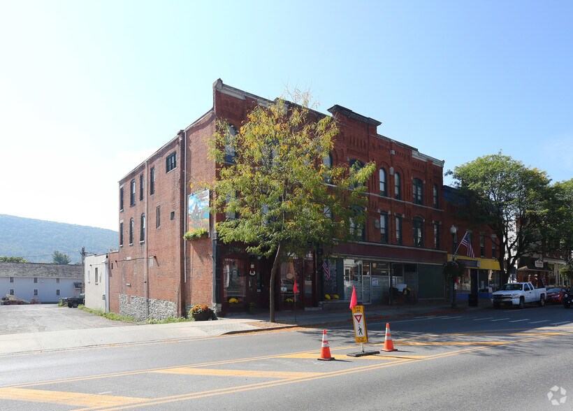 584 Main St, Cobleskill, NY 12043