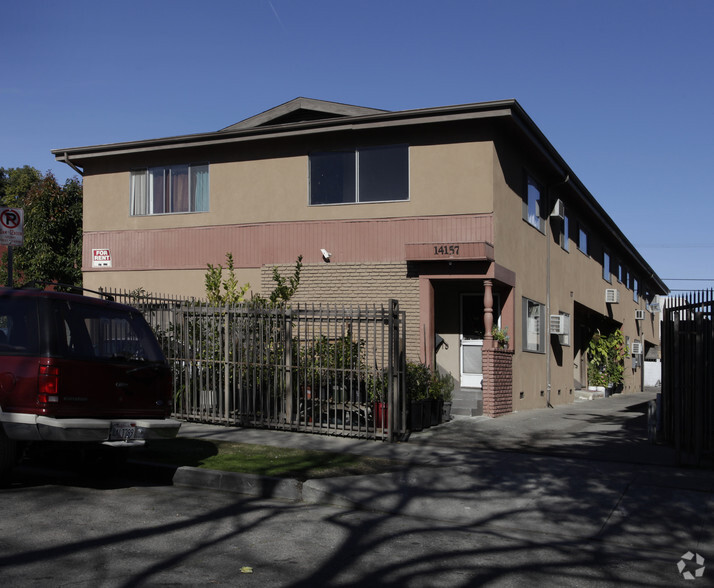 14157 Calvert St, Van Nuys, CA for sale - Primary Photo - Image 1 of 1