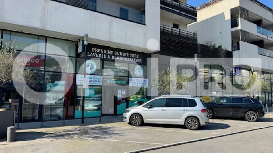 Retail in CANNES-LA-BOCCA for lease Building Photo- Image 1 of 10