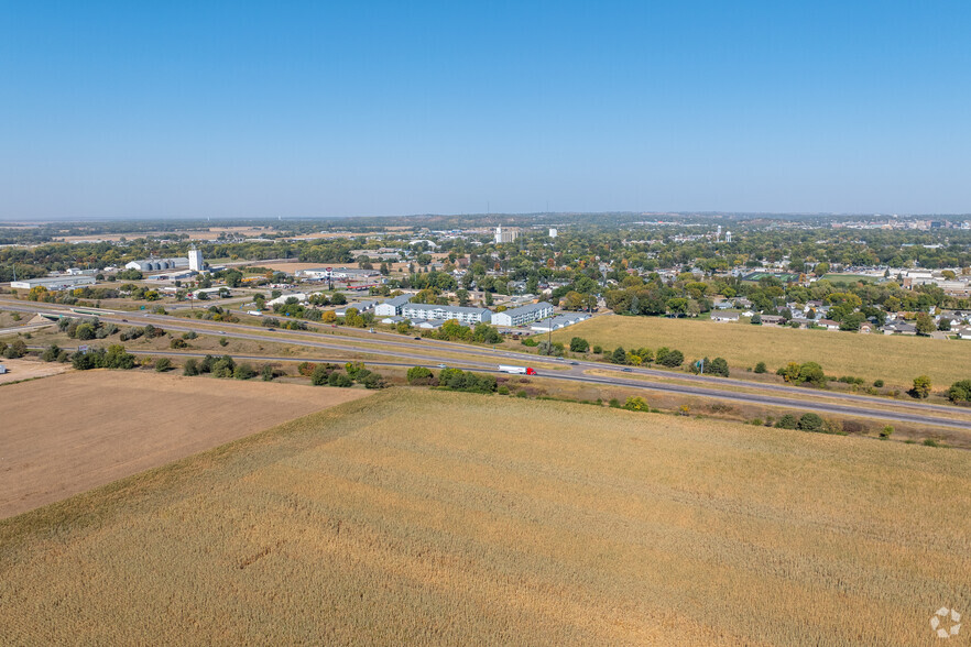 5208 Dakota Ave, South Sioux City, NE for sale - Aerial - Image 3 of 11