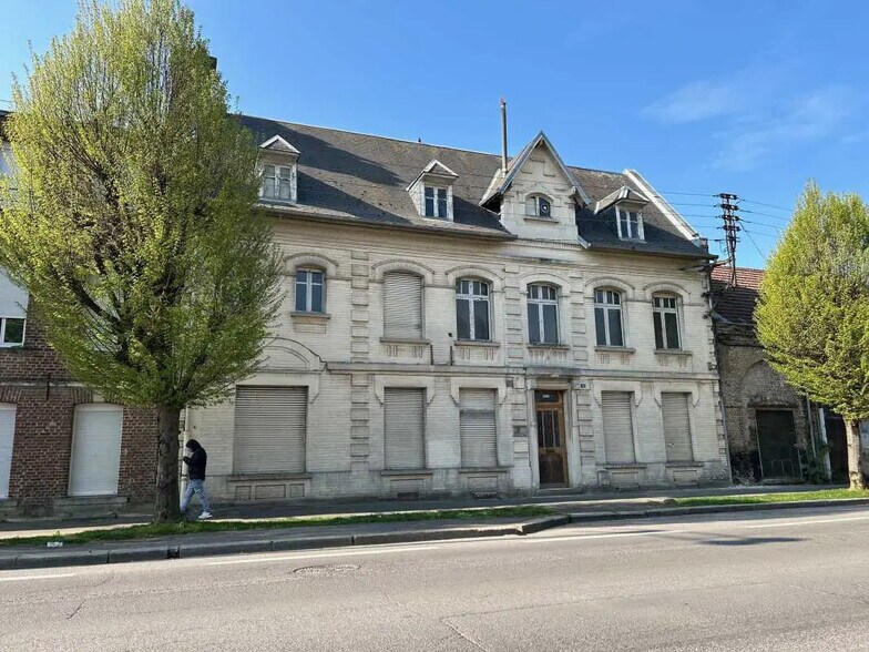 Office in Saint-Quentin for lease - Building Photo - Image 1 of 1