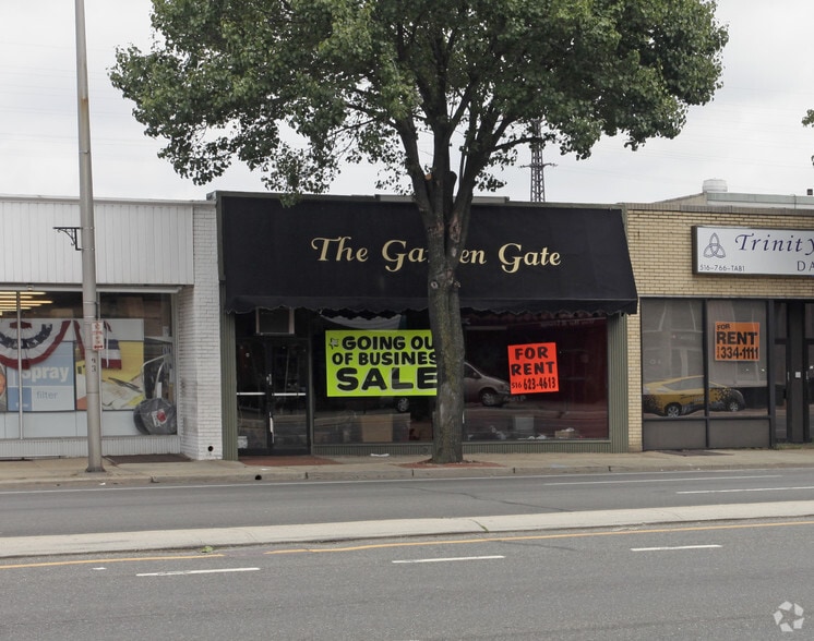 313-323 Sunrise Hwy, Rockville Centre, NY for lease - Building Photo - Image 3 of 3