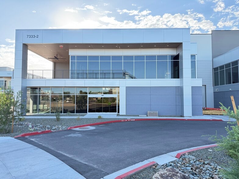 7333 E Helm Dr, Scottsdale, AZ for lease - Building Photo - Image 2 of 9