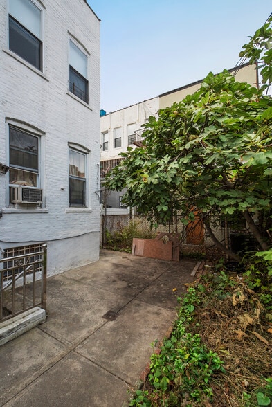 1811 72nd St, Brooklyn, NY for sale - Building Photo - Image 3 of 4