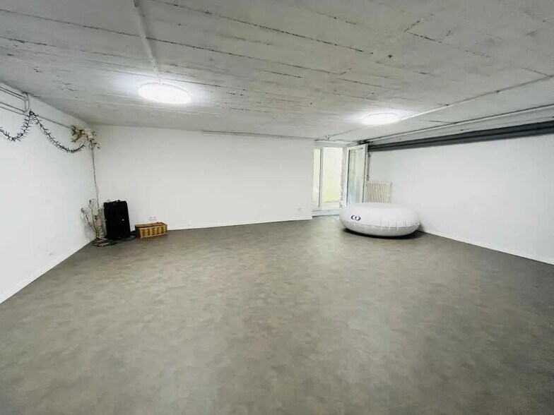 Office in Saint-Nazaire for lease - Interior Photo - Image 3 of 7