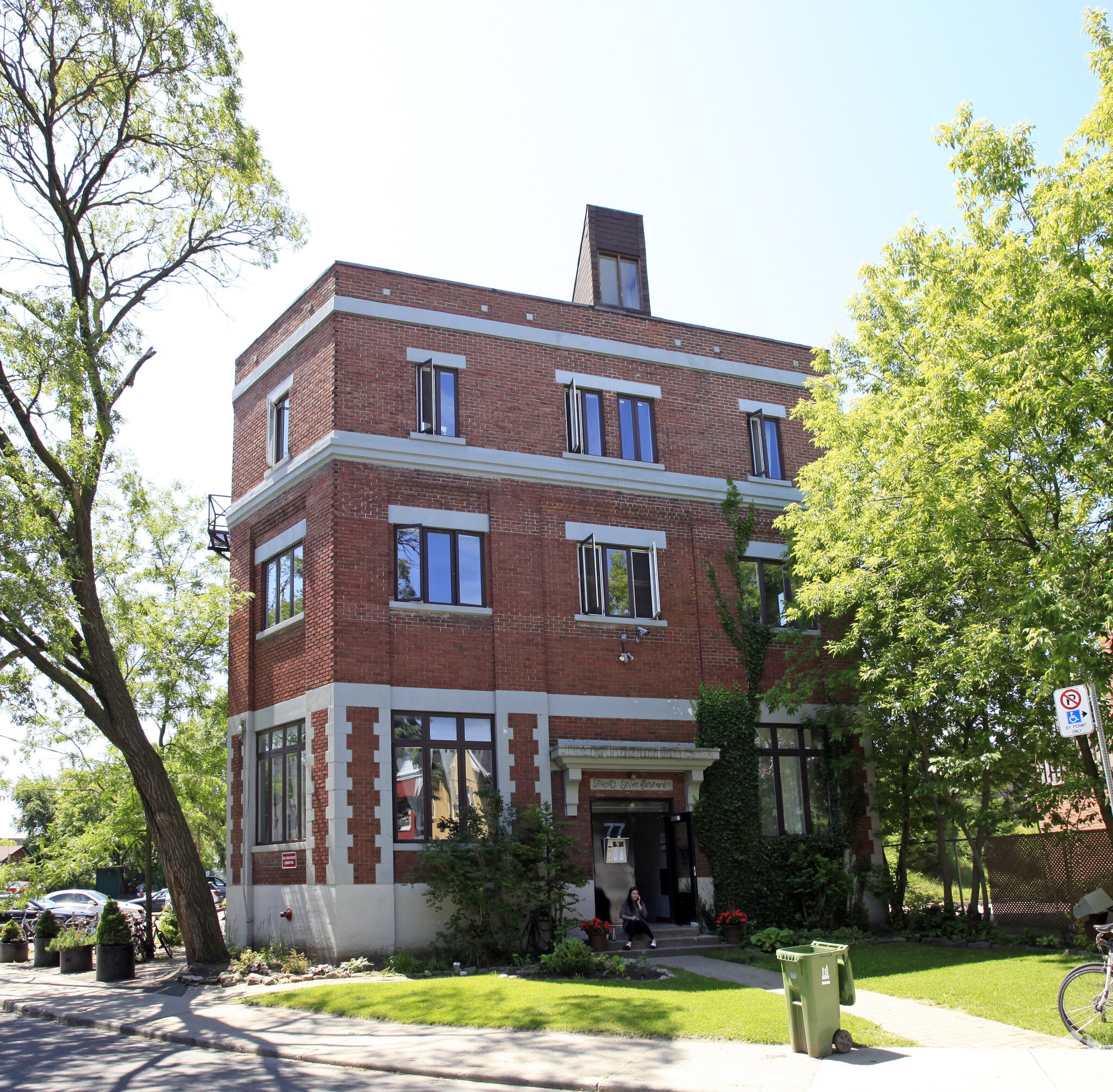 77 Florence St, Toronto, ON for lease Primary Photo- Image 1 of 4
