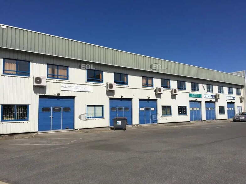 Flex in Lisses for lease - Building Photo - Image 1 of 1