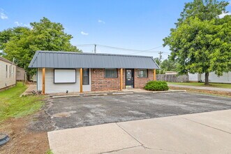 1600 S Choctaw Ave, El Reno, OK for lease Interior Photo- Image 2 of 22