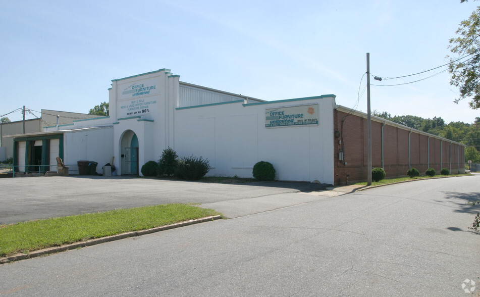 1551 W Lee St, Greensboro, NC for lease - Building Photo - Image 2 of 5