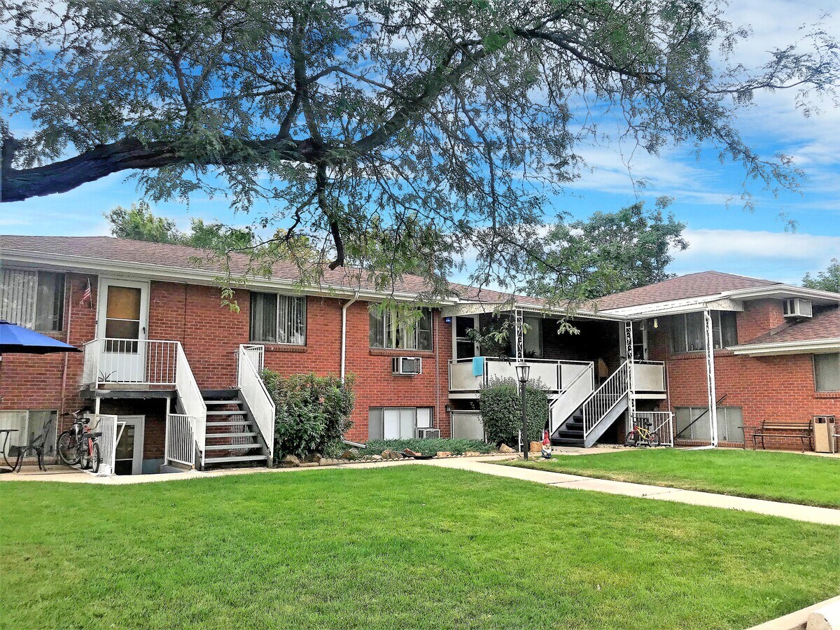 1951 Upham St, Lakewood, CO 80214