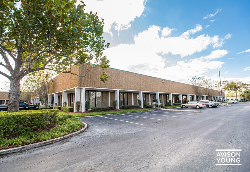 8150 Chancellor Dr, Orlando, FL 32809 Flex for Lease