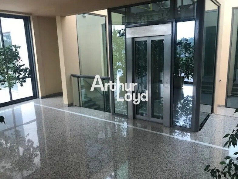 Office in Grasse for lease - Interior Photo - Image 3 of 4