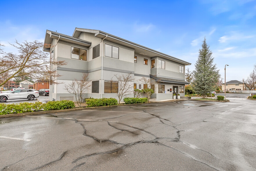 23 Newtown St, Medford, OR for lease - Building Photo - Image 3 of 5