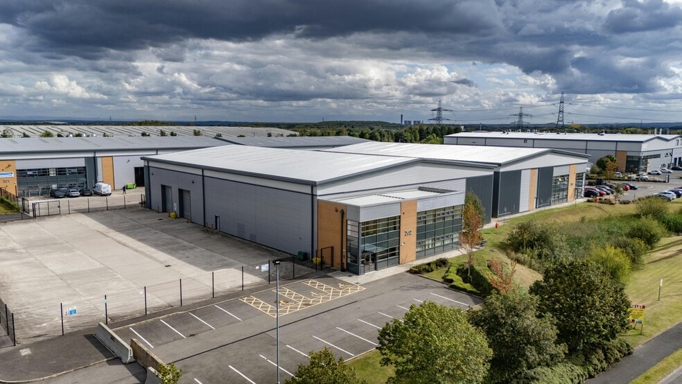 202 Mere Grange, St Helens for lease - Building Photo - Image 1 of 8