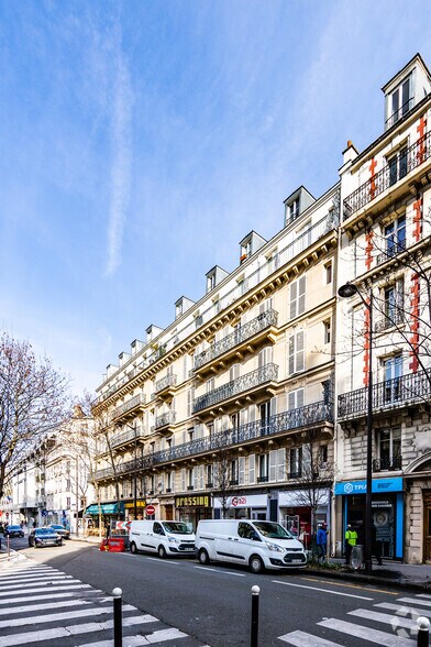12 Rue Des Batignolles, Paris for lease - Building Photo - Image 3 of 14