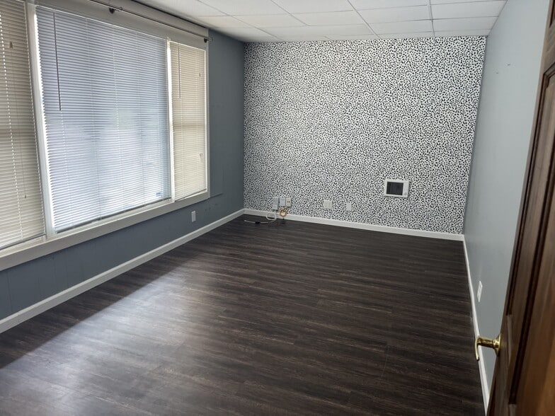 1984 Indianapolis Rd, Crawfordsville, IN for lease - Interior Photo - Image 2 of 7