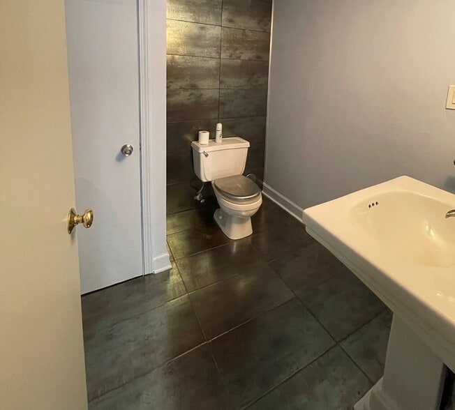 2730-2732 N Clark St, Chicago, IL for lease - Interior Photo - Image 3 of 5