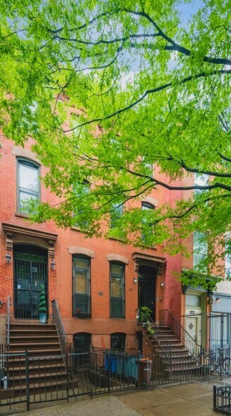 161 Gates Ave, Brooklyn, NY for sale - Primary Photo - Image 1 of 1