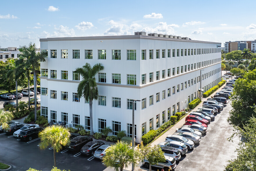 8200 NW 41st St, Miami, FL for lease - Building Photo - Image 3 of 11