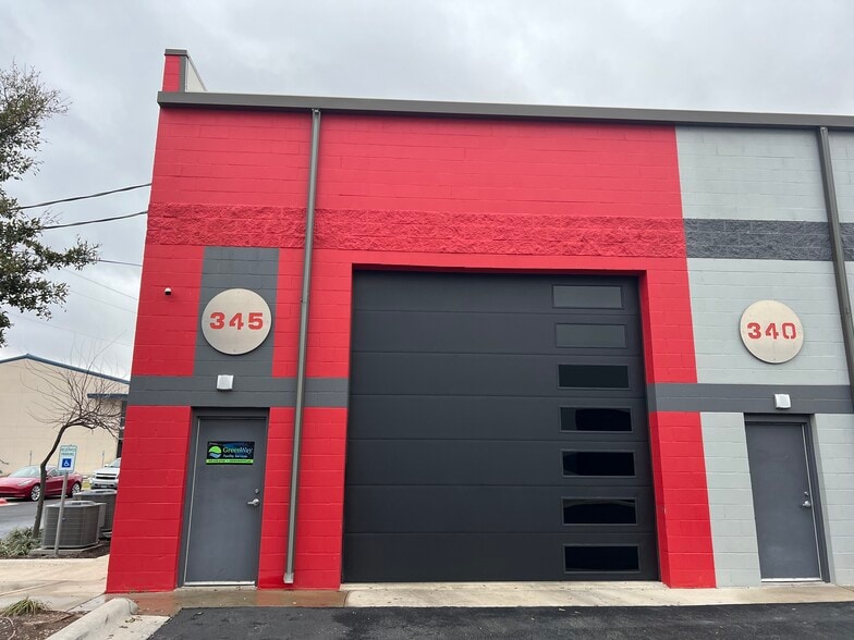 2100 Double Creek Dr, Round Rock, TX for sale - Building Photo - Image 1 of 9