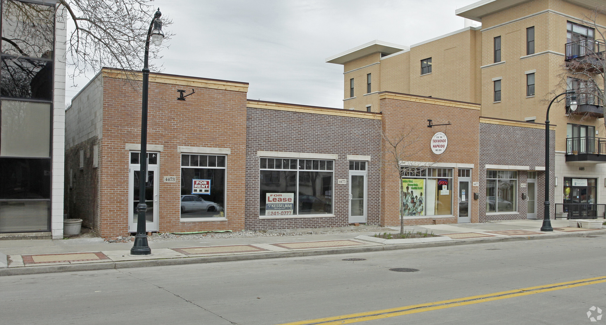 4473-4479 N Oakland Ave, Shorewood, WI for lease Primary Photo- Image 1 of 3