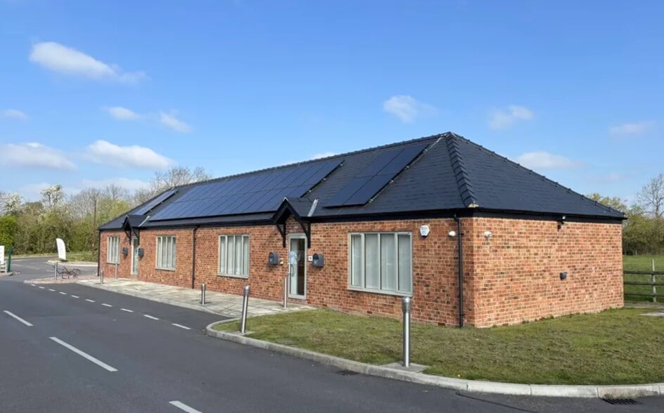 Grove Ln, Stonehouse for lease - Building Photo - Image 2 of 9