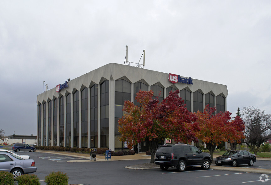 One of the Last Great Malls in The Nation is Located in Illinois