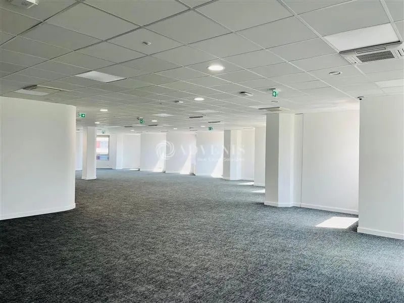 Location Bureaux 335 m² à 2 350 m² - Photo 1