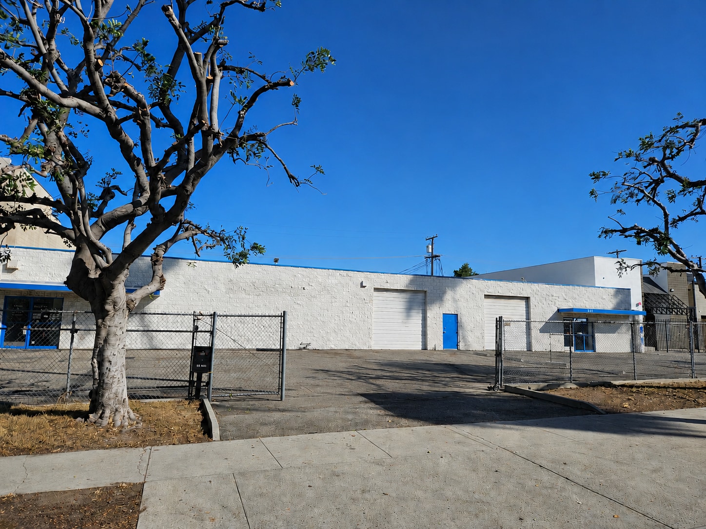 325-329 Mira Loma Ave, Glendale, CA for lease Interior Photo- Image 1 of 4