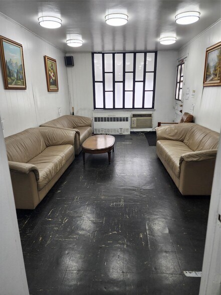 10025 Queens Blvd, Forest Hills, NY for sale - Building Photo - Image 2 of 37