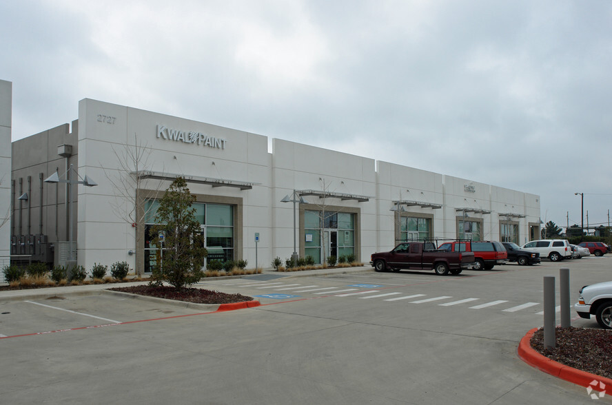 2727 W Mockingbird Ln, Dallas, TX for lease - Building Photo - Image 3 of 17