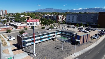 Crossroads Motel - Motel