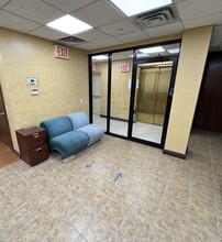 37-10 30th St, Long Island City, NY for lease Lobby- Image 2 of 4