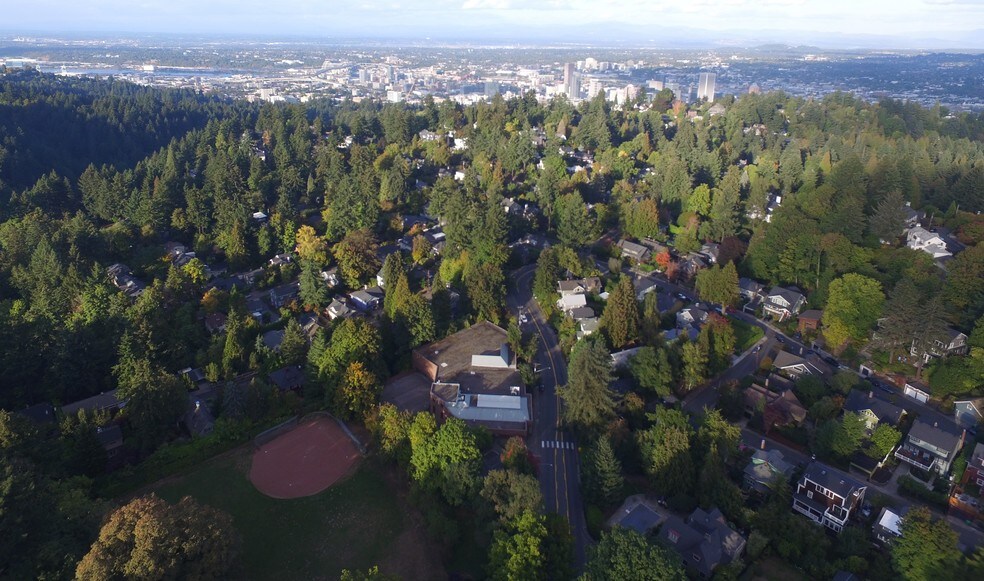 2855 SW Patton Rd, Portland, OR 97201