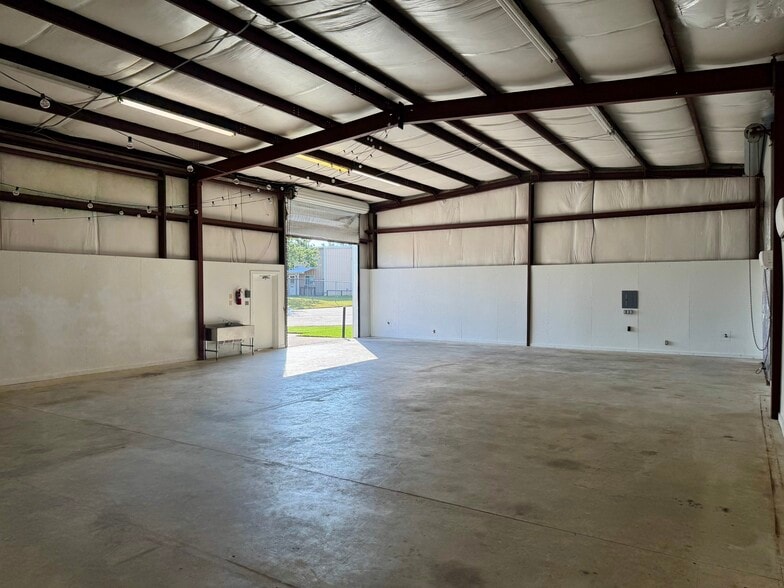 11405 N Dowling Rd, College Station, TX for lease - Building Photo - Image 3 of 5